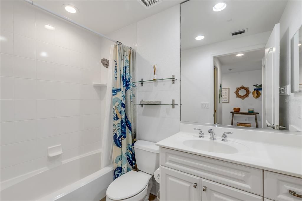 Под контрактом: $645,000 (3 спален, 2 ванн, 1450 Квадратных фут)