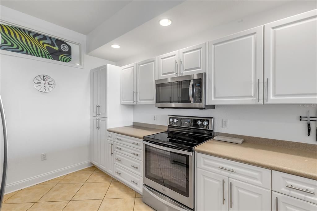 Под контрактом: $645,000 (3 спален, 2 ванн, 1450 Квадратных фут)