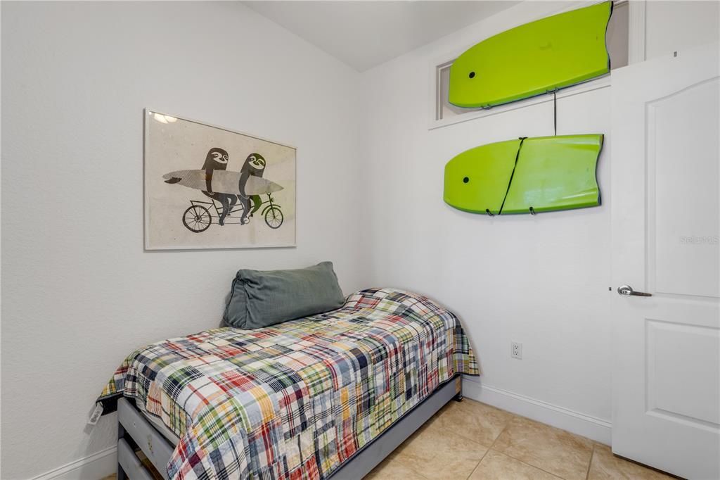 Под контрактом: $645,000 (3 спален, 2 ванн, 1450 Квадратных фут)