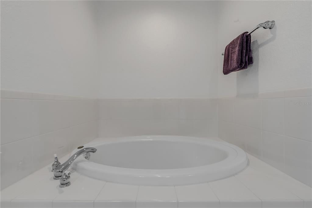 Под контрактом: $645,000 (3 спален, 2 ванн, 1450 Квадратных фут)