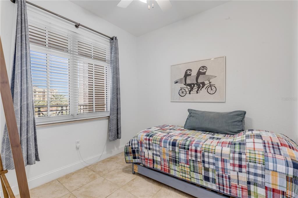 Под контрактом: $645,000 (3 спален, 2 ванн, 1450 Квадратных фут)