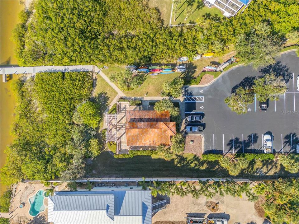 Под контрактом: $645,000 (3 спален, 2 ванн, 1450 Квадратных фут)