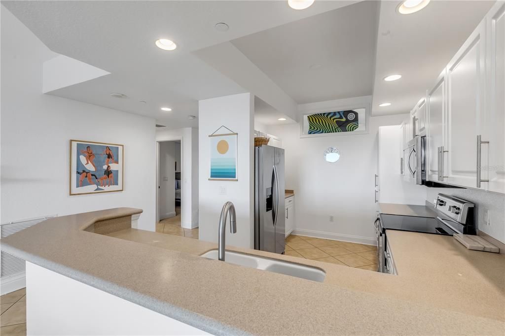 Под контрактом: $645,000 (3 спален, 2 ванн, 1450 Квадратных фут)