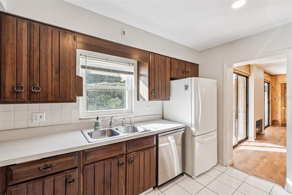 待售: $439,000 (3 贝兹, 2 浴室, 1936 平方英尺)