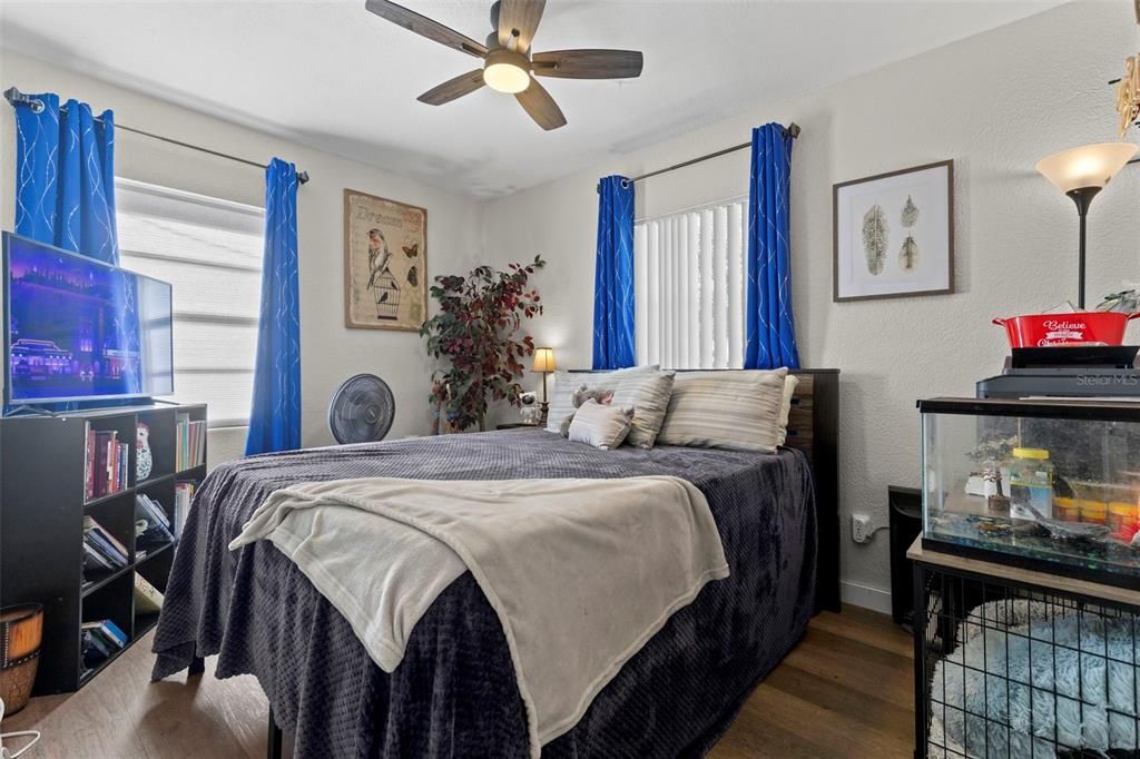 Active With Contract: $289,701 (2 beds, 1 baths, 899 Square Feet)