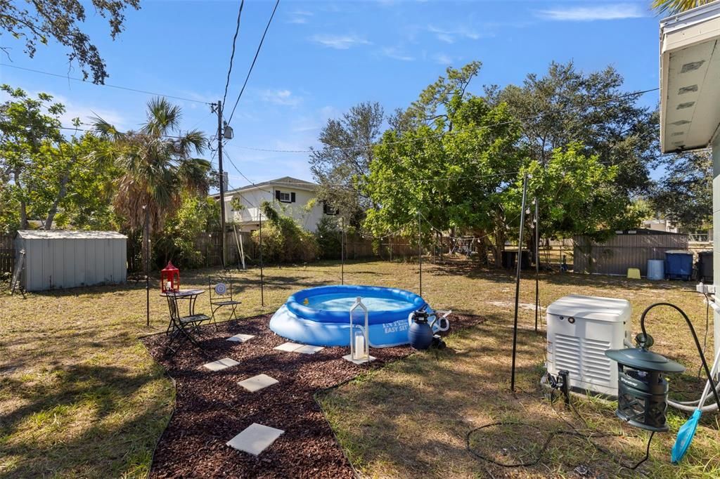 Active With Contract: $289,701 (2 beds, 1 baths, 899 Square Feet)