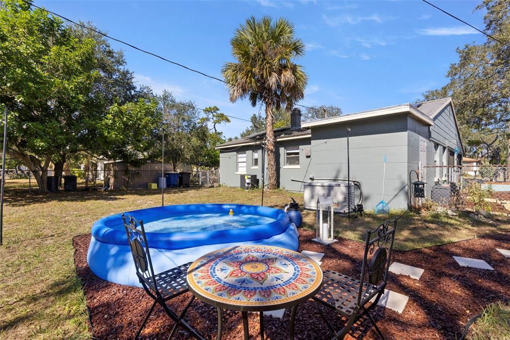 Active With Contract: $289,701 (2 beds, 1 baths, 899 Square Feet)