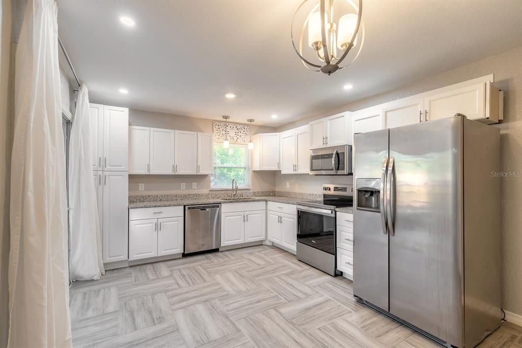 待售: $209,000 (2 贝兹, 2 浴室, 1400 平方英尺)