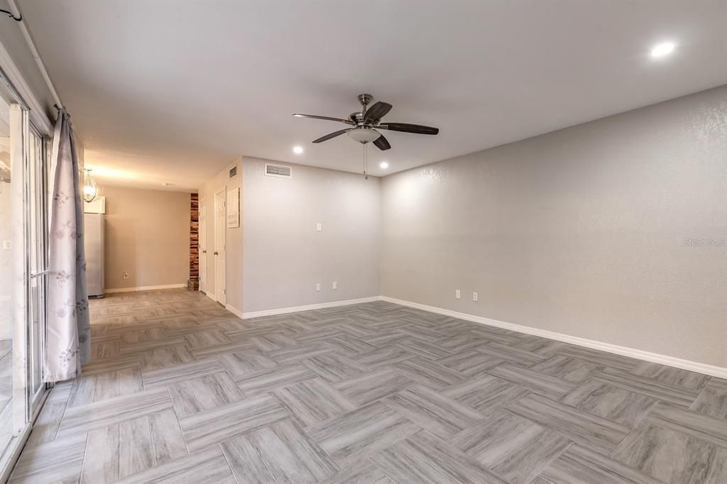 待售: $209,000 (2 贝兹, 2 浴室, 1400 平方英尺)