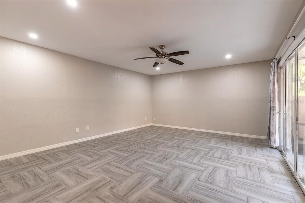 待售: $209,000 (2 贝兹, 2 浴室, 1400 平方英尺)