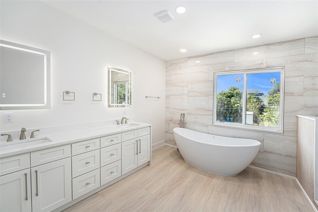 待售: $925,000 (4 贝兹, 3 浴室, 2800 平方英尺)