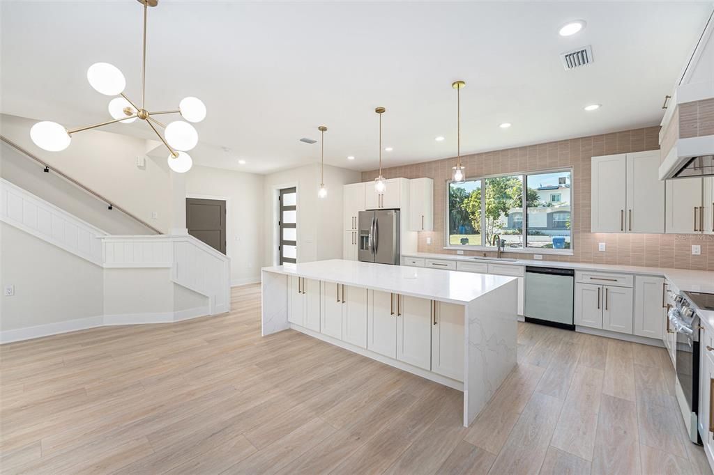 待售: $925,000 (4 贝兹, 3 浴室, 2800 平方英尺)