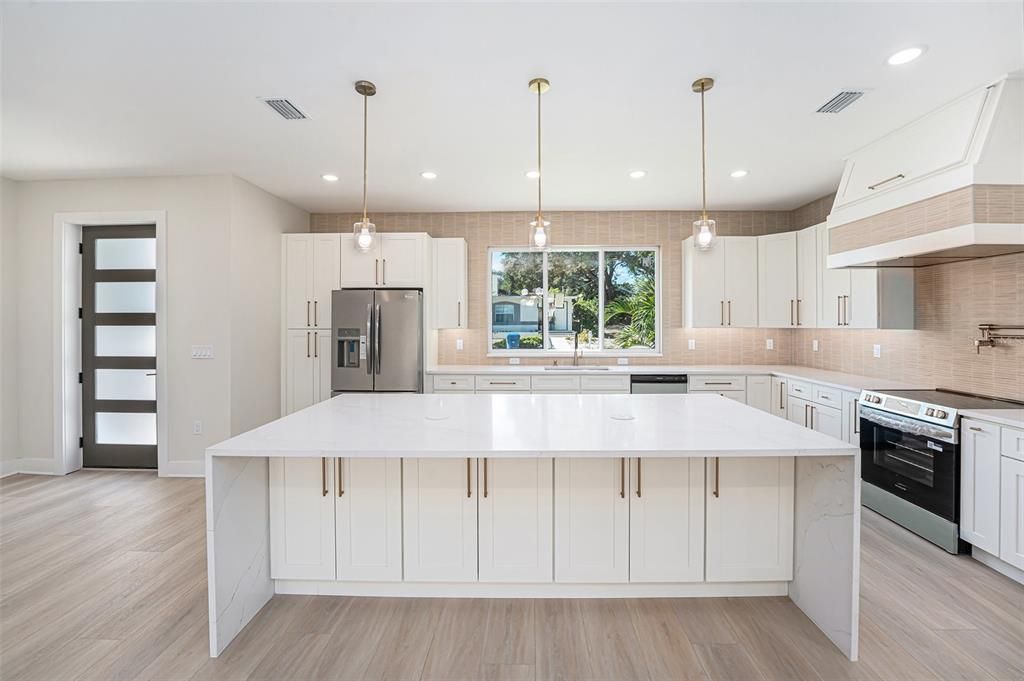 待售: $925,000 (4 贝兹, 3 浴室, 2800 平方英尺)