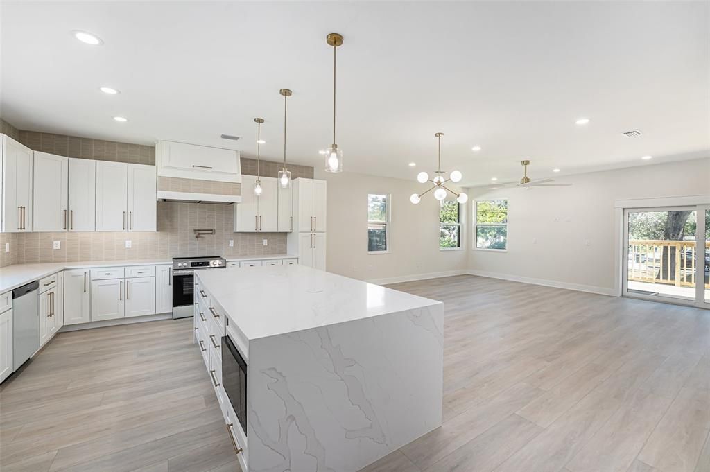 待售: $925,000 (4 贝兹, 3 浴室, 2800 平方英尺)