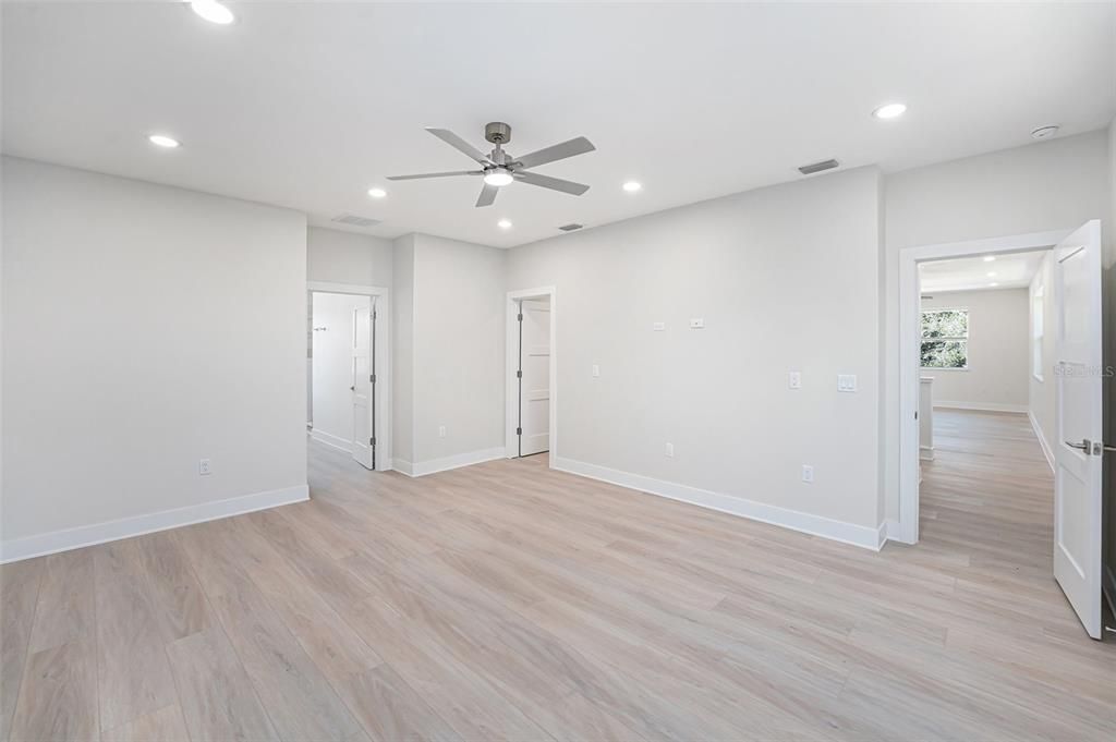 待售: $925,000 (4 贝兹, 3 浴室, 2800 平方英尺)