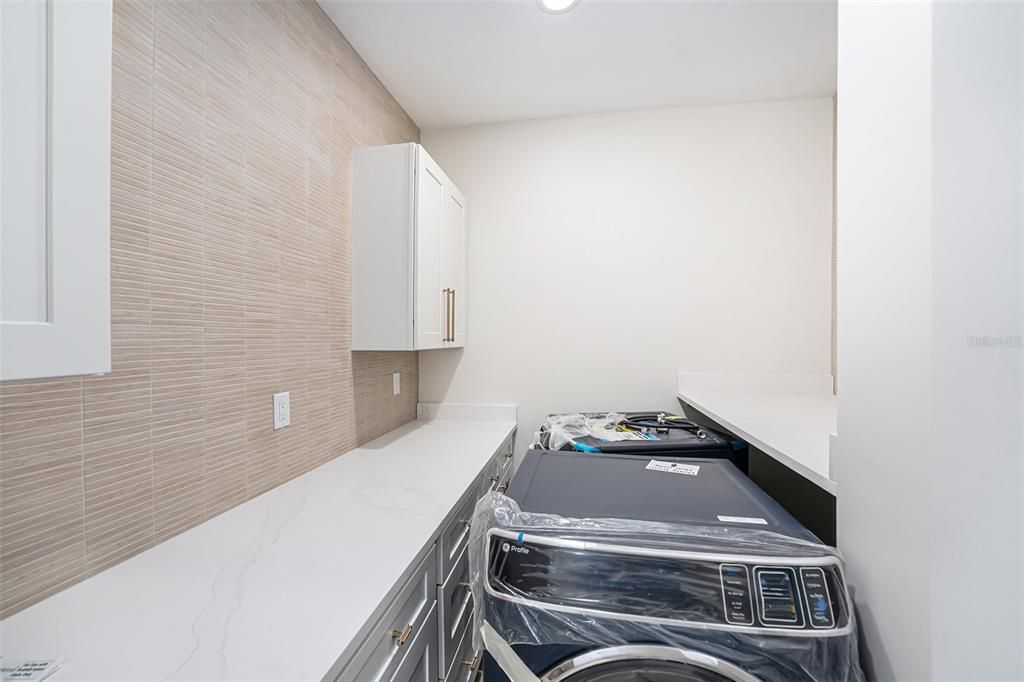 待售: $925,000 (4 贝兹, 3 浴室, 2800 平方英尺)