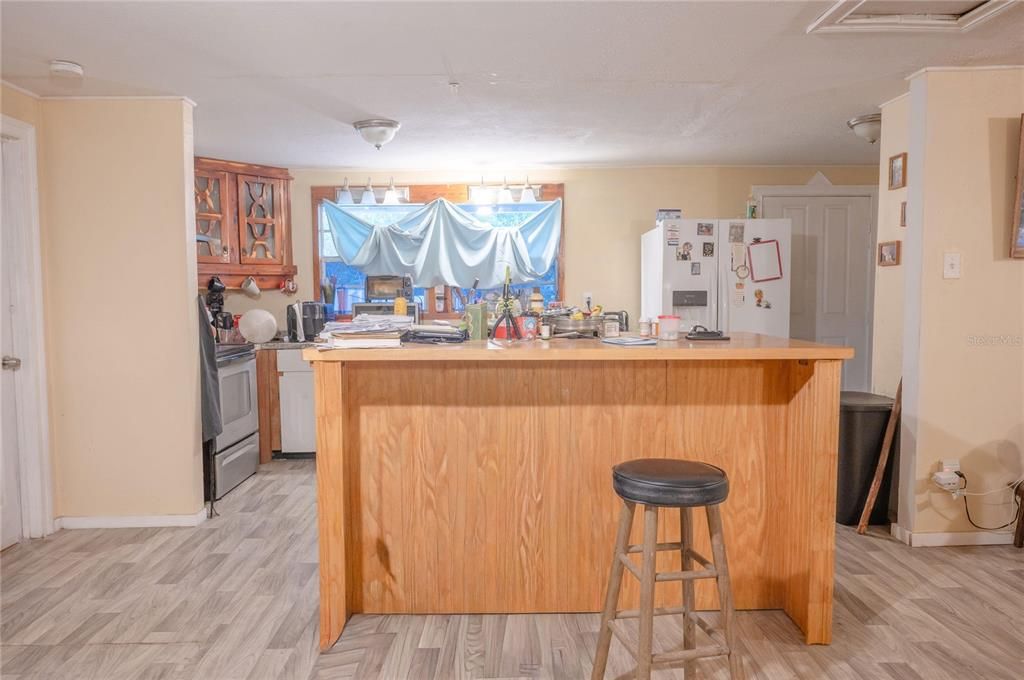 For Sale: $138,000 (2 beds, 2 baths, 1518 Square Feet)