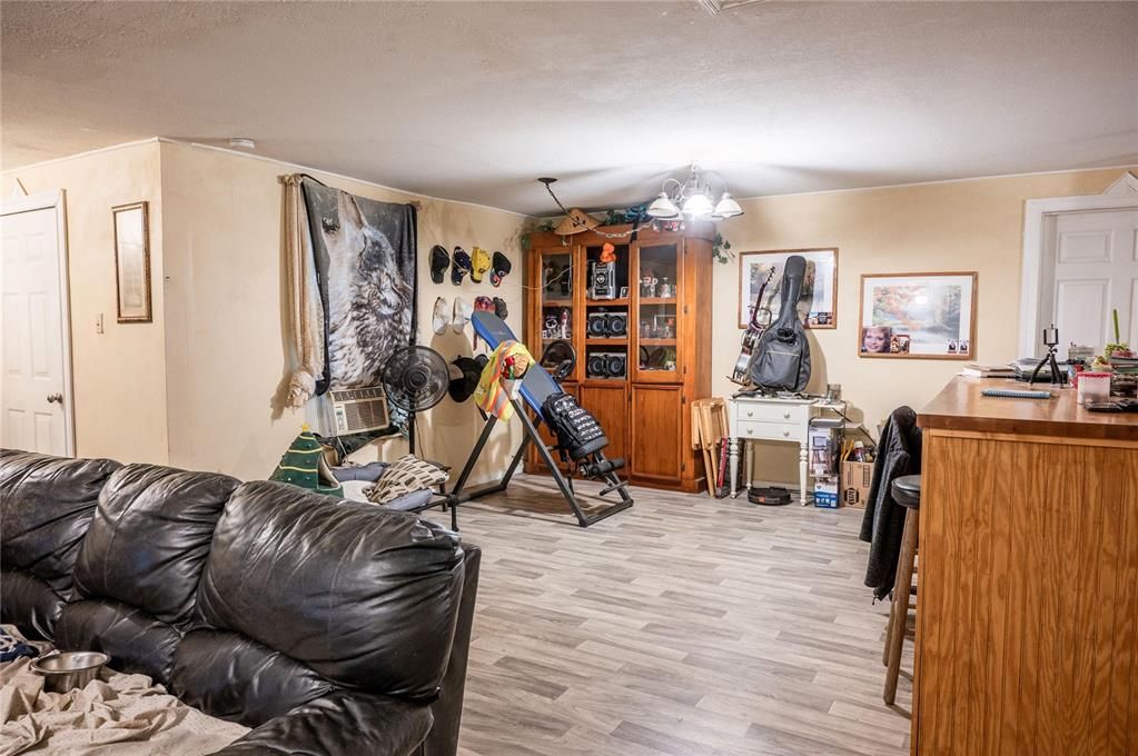 For Sale: $138,000 (2 beds, 2 baths, 1518 Square Feet)