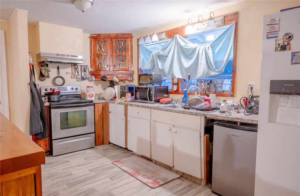 For Sale: $138,000 (2 beds, 2 baths, 1518 Square Feet)