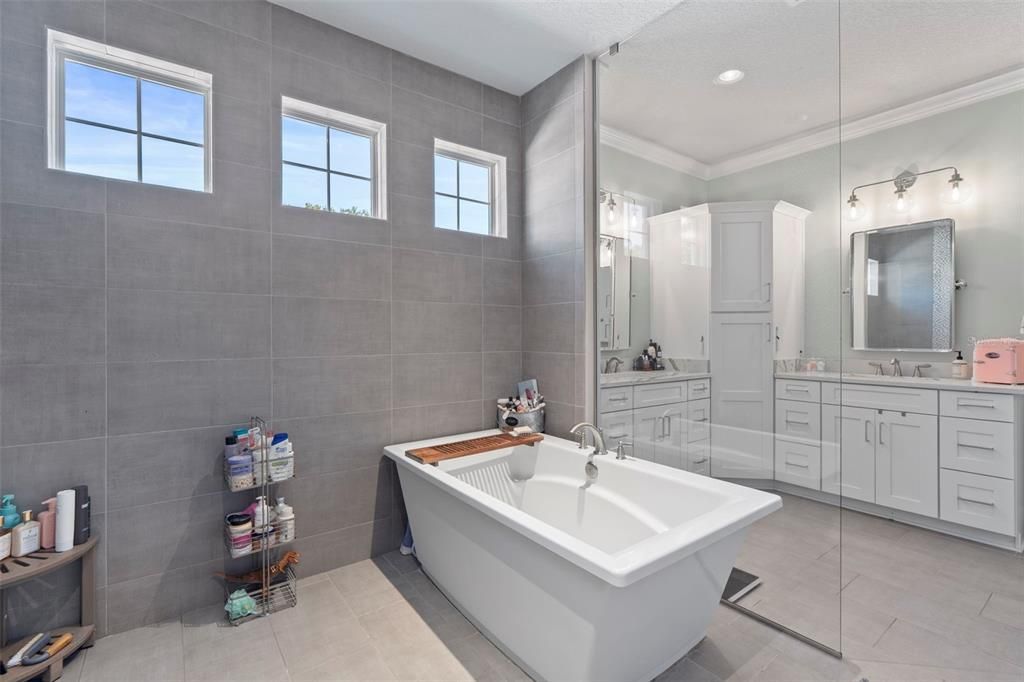 For Sale: $2,299,900 (4 beds, 3 baths, 4201 Square Feet)