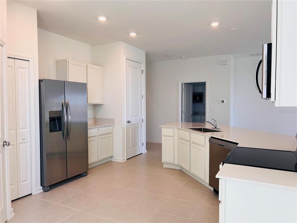 В аренду: $2,150 (3 спален, 2 ванн, 2109 Квадратных фут)