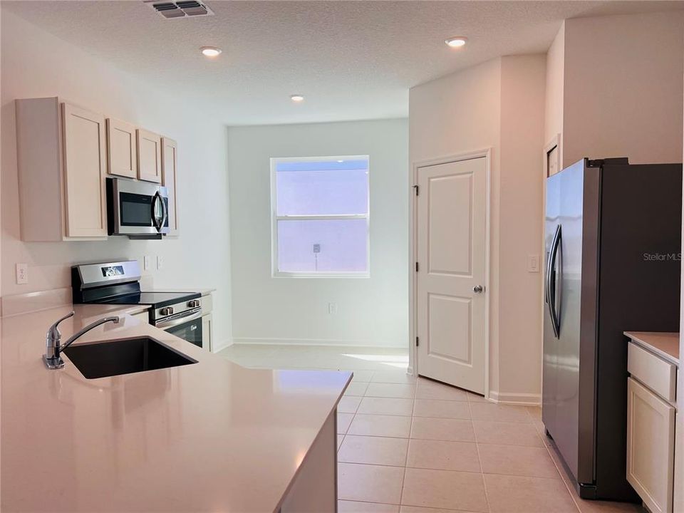 В аренду: $2,150 (3 спален, 2 ванн, 2109 Квадратных фут)