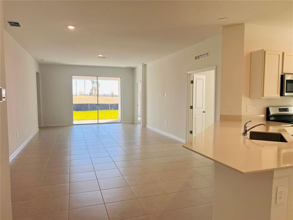 В аренду: $2,150 (3 спален, 2 ванн, 2109 Квадратных фут)