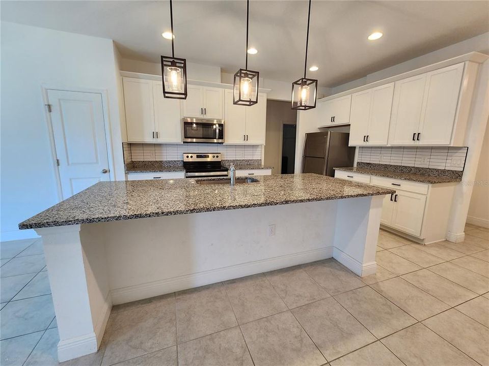 En Renta: $3,200 (4 camas, 3 baños, 2096 Pies cuadrados)