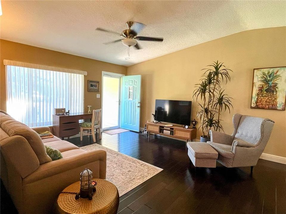 Active With Contract: $407,700 (3 beds, 2 baths, 1408 Square Feet)