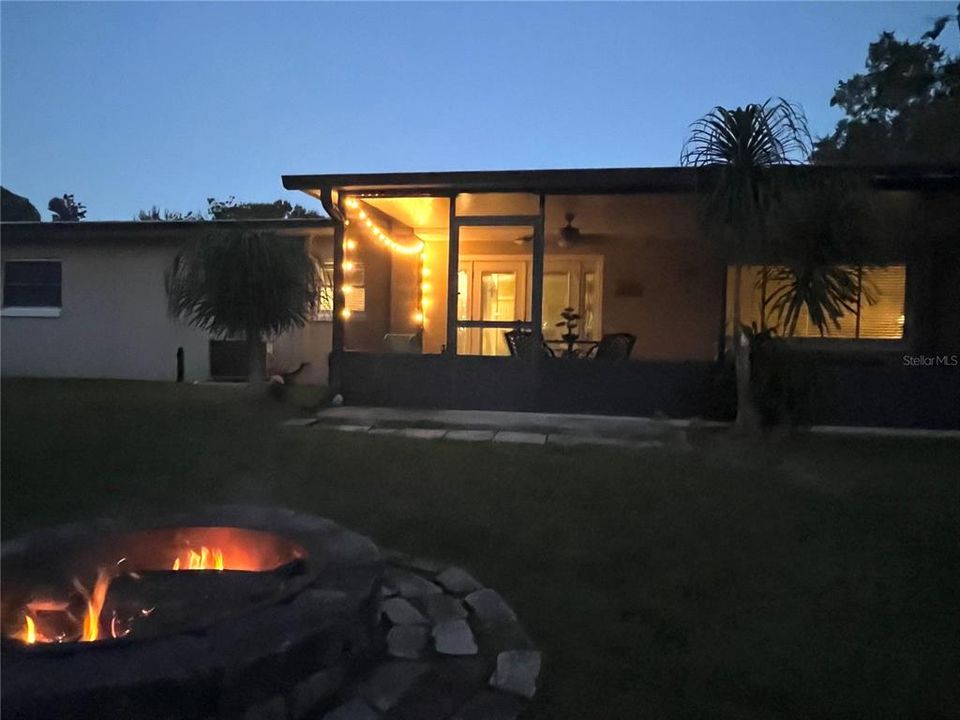 Active With Contract: $407,700 (3 beds, 2 baths, 1408 Square Feet)