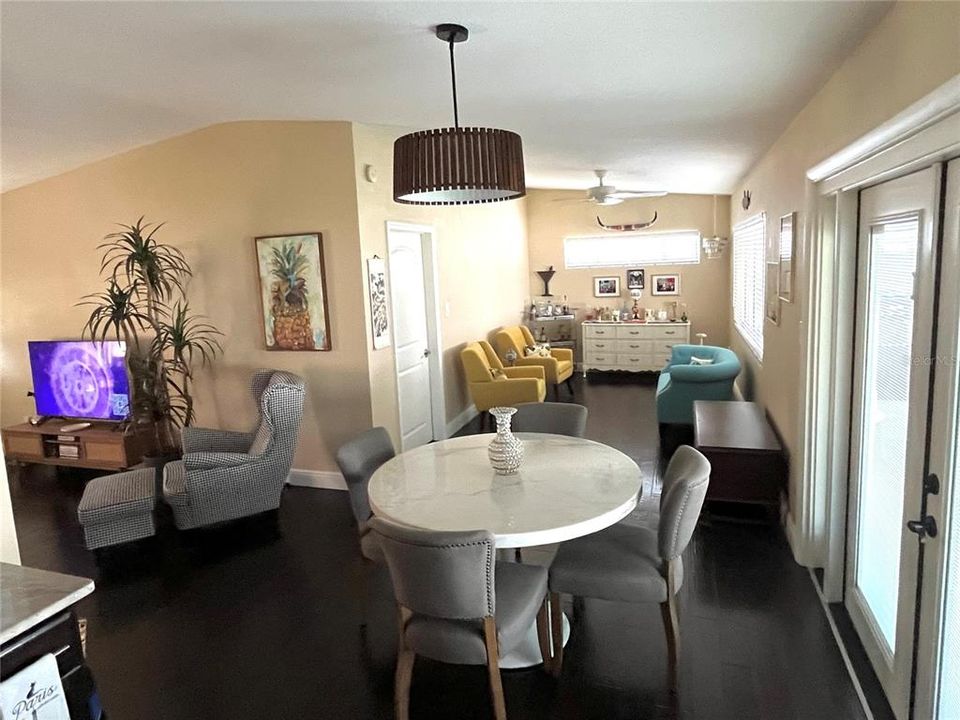 Active With Contract: $407,700 (3 beds, 2 baths, 1408 Square Feet)