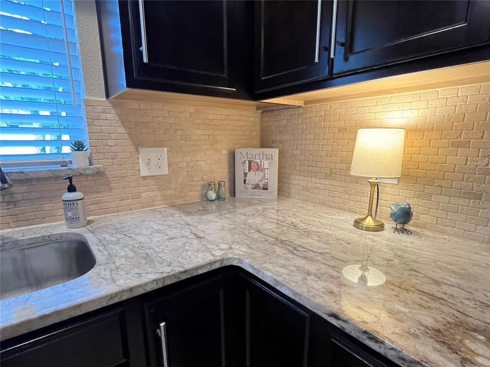 Active With Contract: $407,700 (3 beds, 2 baths, 1408 Square Feet)