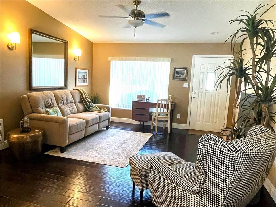 Active With Contract: $407,700 (3 beds, 2 baths, 1408 Square Feet)