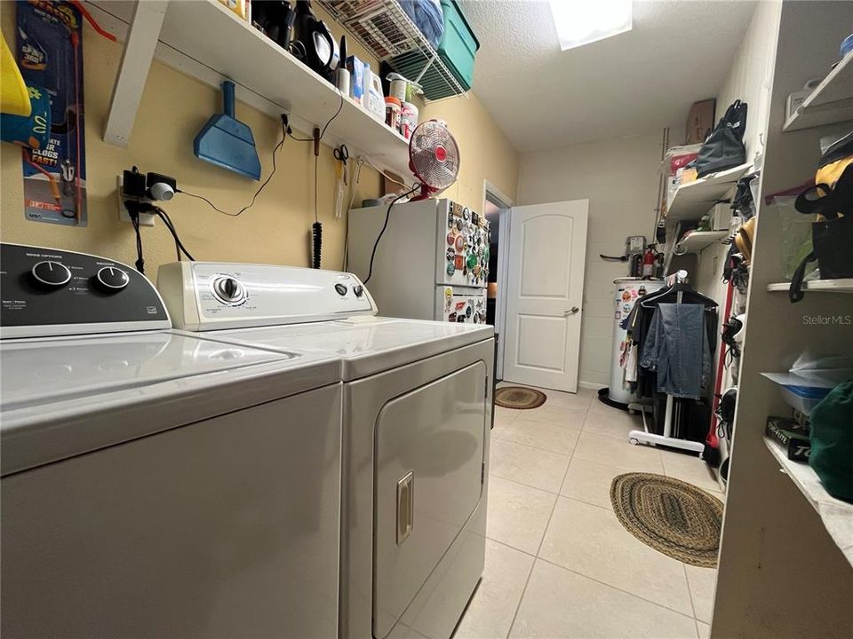 Active With Contract: $407,700 (3 beds, 2 baths, 1408 Square Feet)