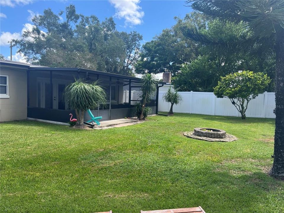 Active With Contract: $407,700 (3 beds, 2 baths, 1408 Square Feet)