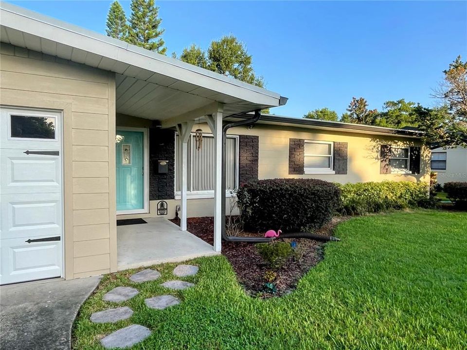 Active With Contract: $407,700 (3 beds, 2 baths, 1408 Square Feet)