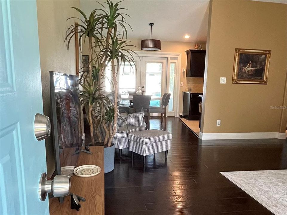 Active With Contract: $407,700 (3 beds, 2 baths, 1408 Square Feet)