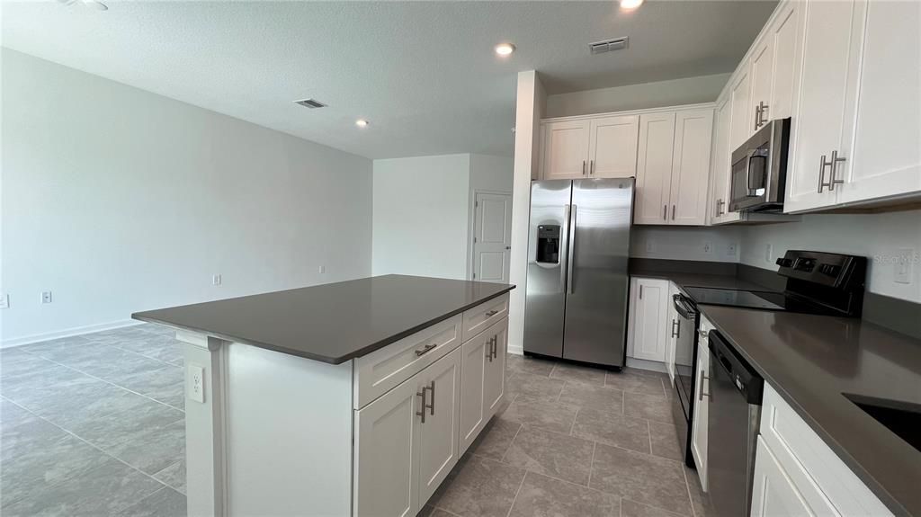 В аренду: $2,350 (3 спален, 2 ванн, 1674 Квадратных фут)