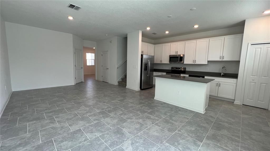 В аренду: $2,350 (3 спален, 2 ванн, 1674 Квадратных фут)