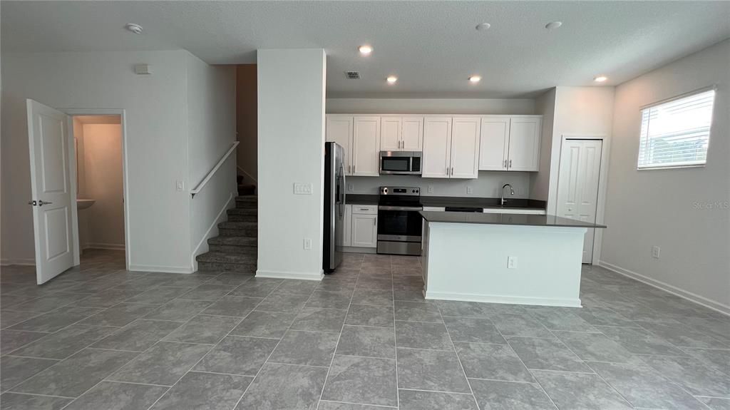 В аренду: $2,350 (3 спален, 2 ванн, 1674 Квадратных фут)