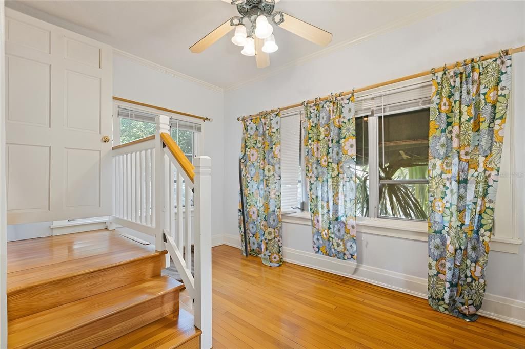 На продажу: $1,100,000 (6 спален, 0 ванн, 2326 Квадратных фут)