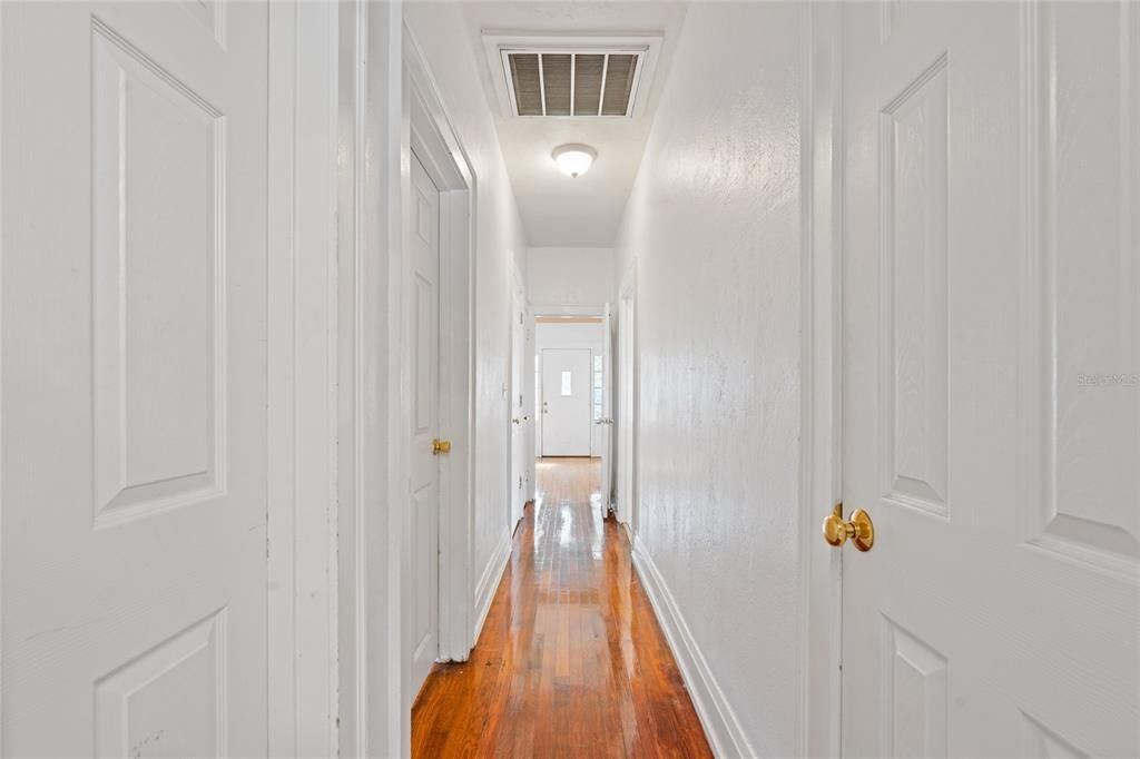 На продажу: $1,100,000 (6 спален, 0 ванн, 2326 Квадратных фут)