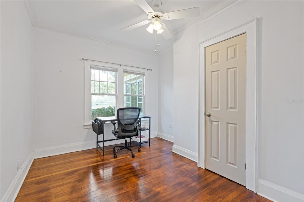 На продажу: $1,100,000 (6 спален, 0 ванн, 2326 Квадратных фут)