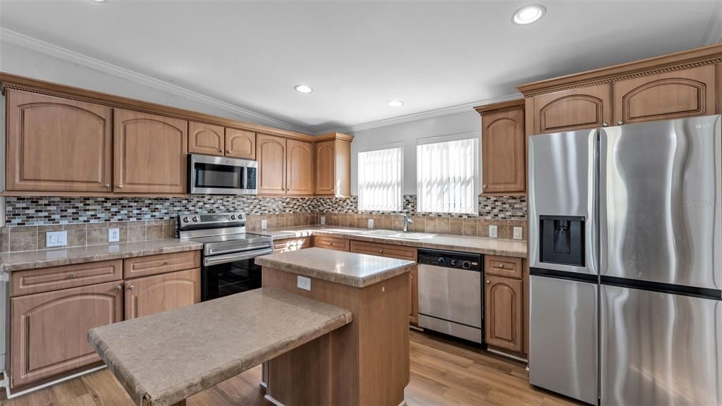 For Sale: $299,900 (3 beds, 2 baths, 1800 Square Feet)