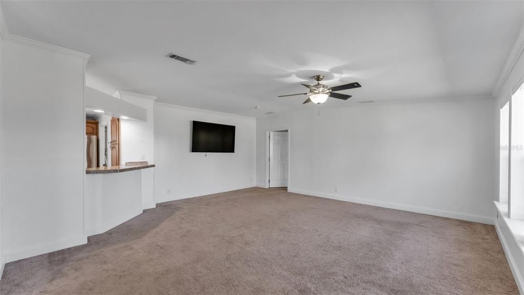 For Sale: $299,900 (3 beds, 2 baths, 1800 Square Feet)