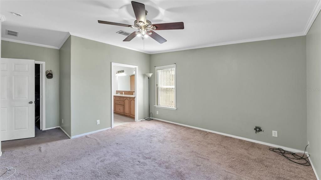 For Sale: $299,900 (3 beds, 2 baths, 1800 Square Feet)