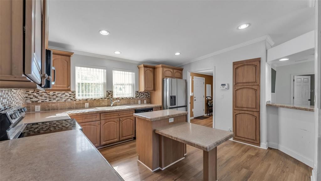 For Sale: $299,900 (3 beds, 2 baths, 1800 Square Feet)