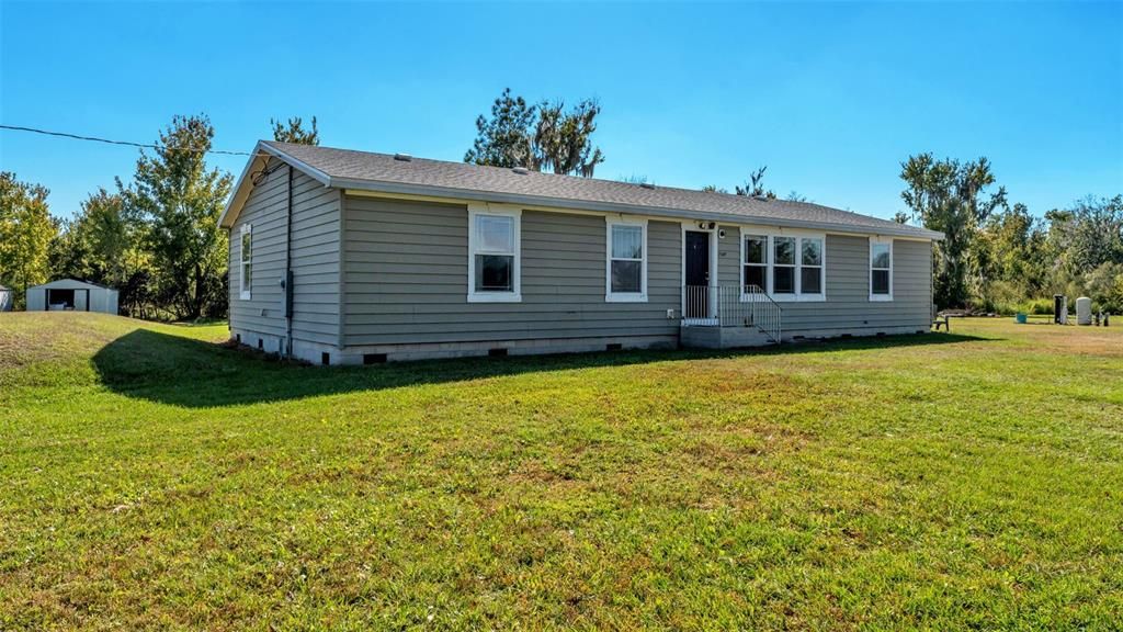 For Sale: $299,900 (3 beds, 2 baths, 1800 Square Feet)