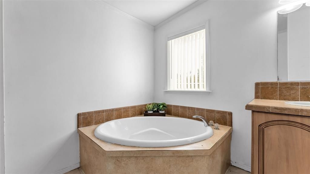 For Sale: $299,900 (3 beds, 2 baths, 1800 Square Feet)