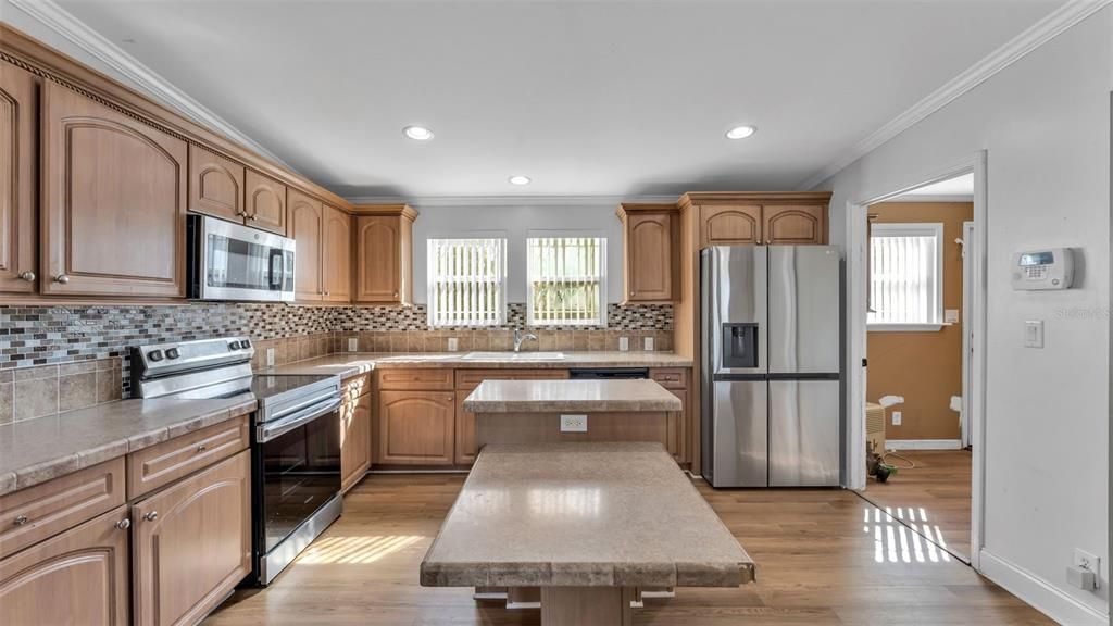 For Sale: $299,900 (3 beds, 2 baths, 1800 Square Feet)